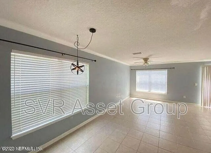 3 bed, 2.5 bath, 1817 sqft, $1,999 — Photo 4
