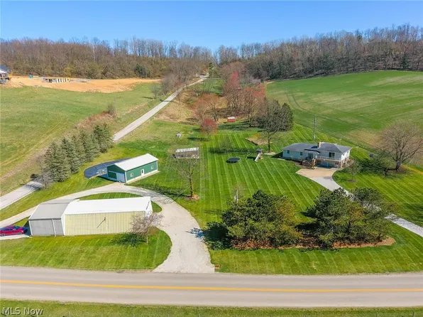 1769 Pleasant Valley Rd SW, Sugarcreek, OH 44681