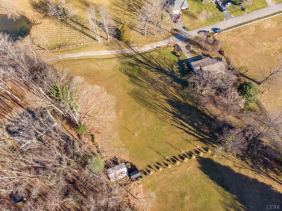 3rd image of Lakeview Ln