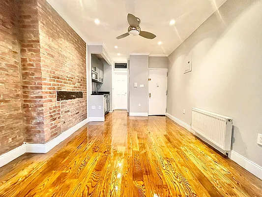 Rented by Century 21 Premier  | media 8