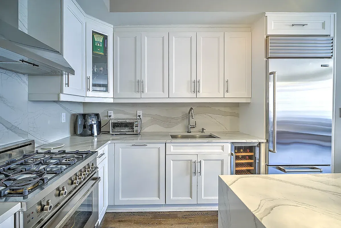 425 East 13th Street — Photo 3