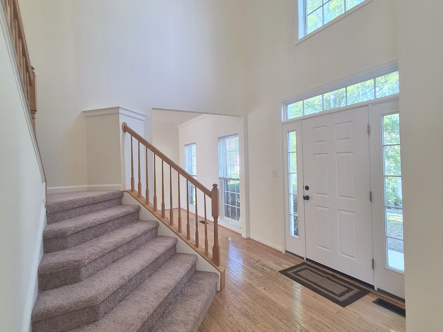 4 bed, 2.5 bath, 2679 sqft, $2,700 — Photo 2