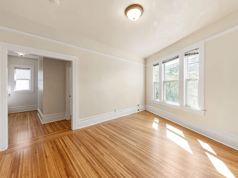 227 Chenery St — Photo 2