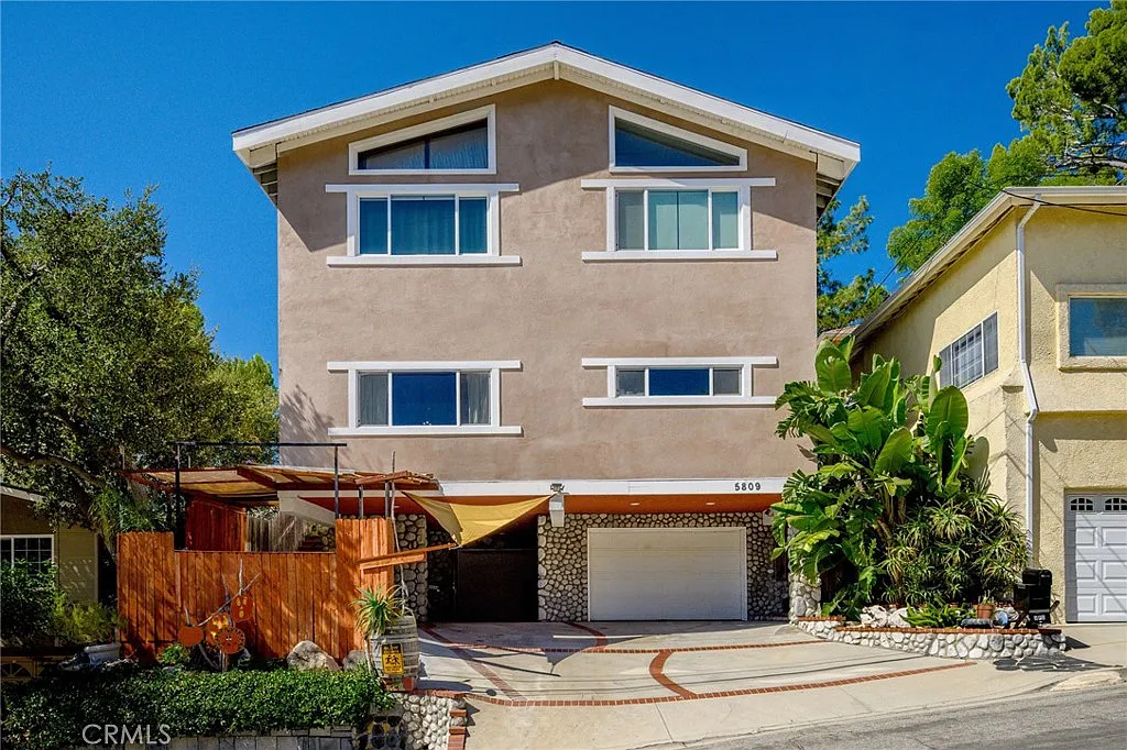 3 bed, 2200 sqft, $5,300 — Photo 1