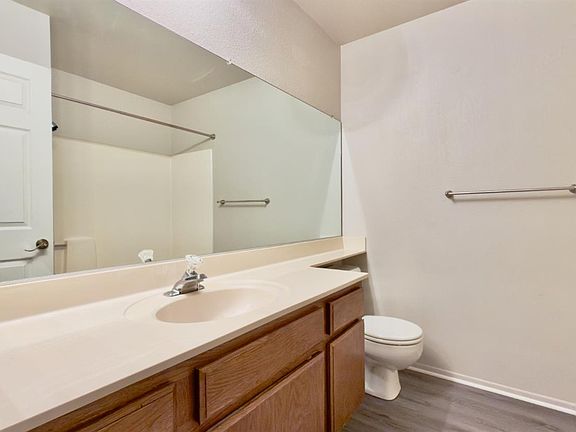3rd image of 2856 Dartmouth Dr