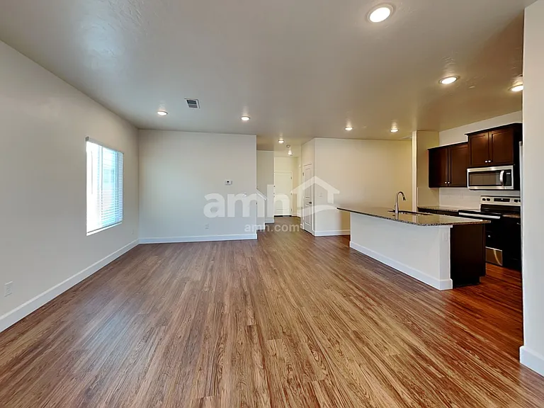 1829 N Montgomery Way — Photo 4