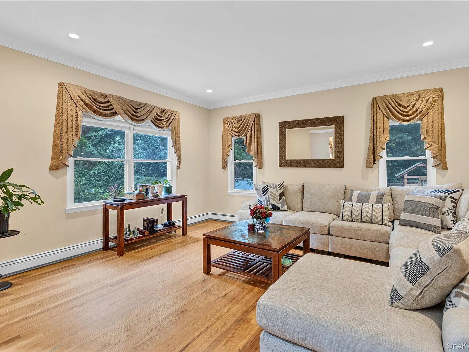 4 bed, 3.5 bath, 2700 sqft, $7,500 — Photo 4