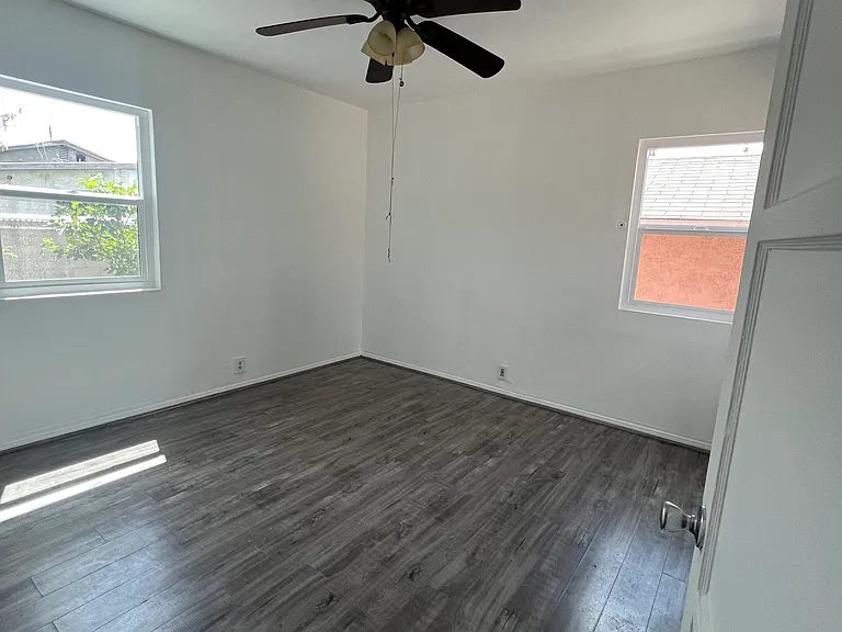 430 W Plum St — Photo 6