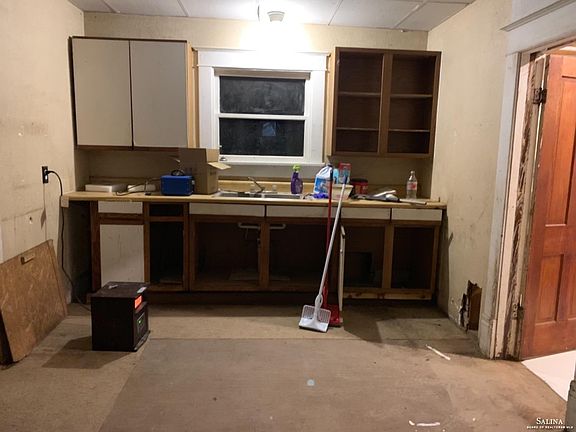 4th image of 206 S Kansas Ave