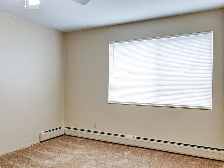 Ellacott Parkway Apartments — Photo 34