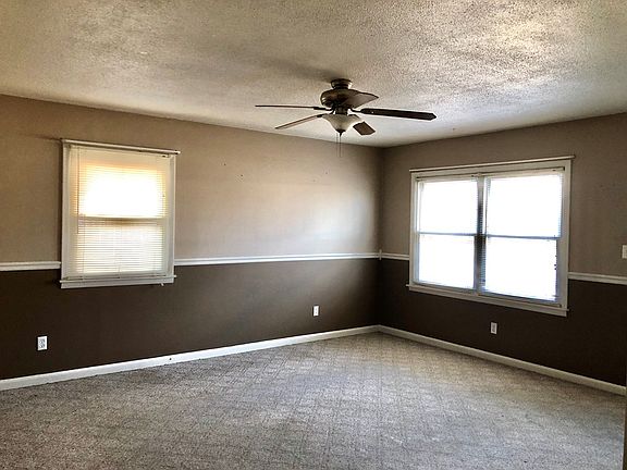 2nd image of 802 Idaho Ln