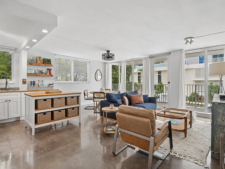 524 Orton Ave #201 — Photo 1
