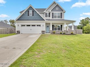 900 Needlerush Rd, Sneads Ferry, NC 28460