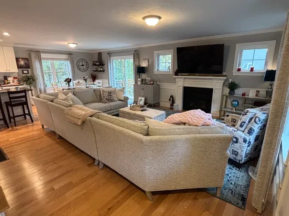 75 Old Oak St, East Bridgewater, MA 02333