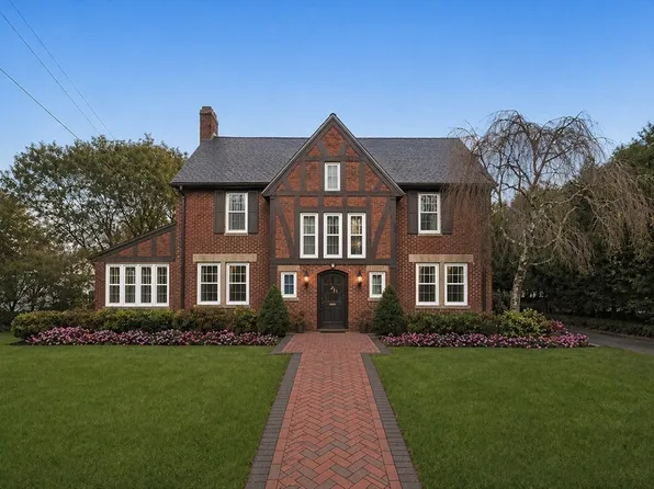 1806 Beacon St, Newton, MA 02468