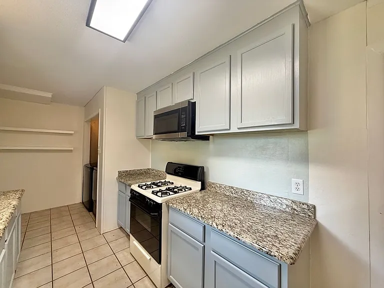 7618 Brookhollow Dr — Photo 9