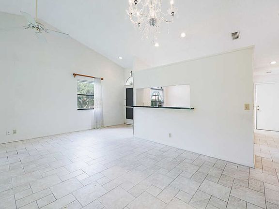 5th image of 7684 Lexington Club Blvd APT B