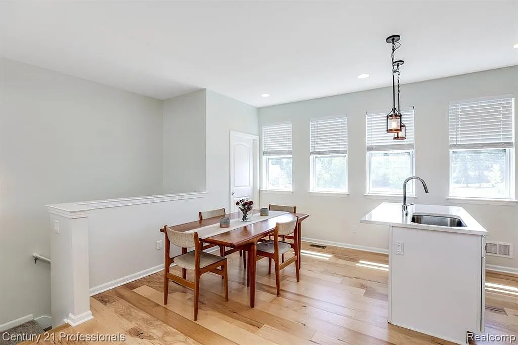 3 bed, 2.5 bath, 1750 sqft, $2,850 — Photo 4