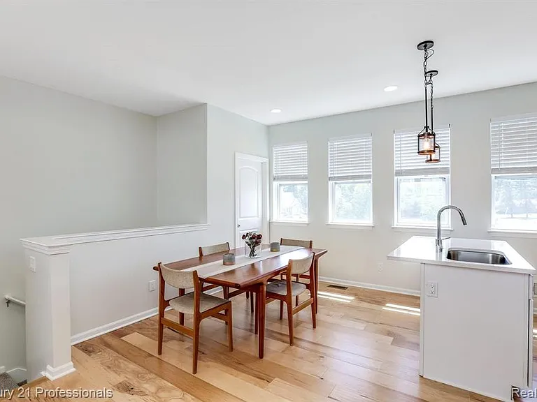67 Kalter Dr — Photo 4