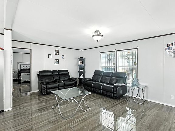 4th image of 3813 Margerita Ct SW