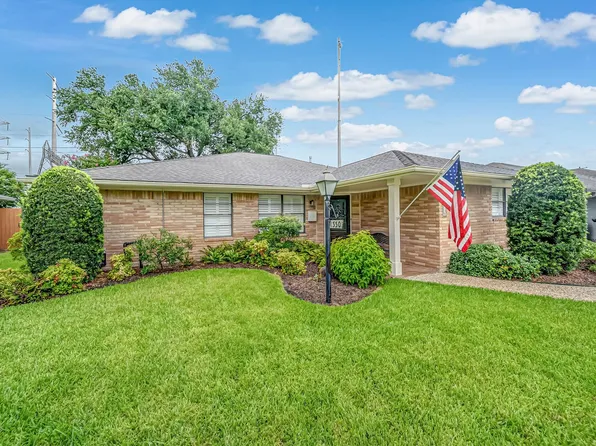 1330 Foxwood Rd, Houston, TX 77008