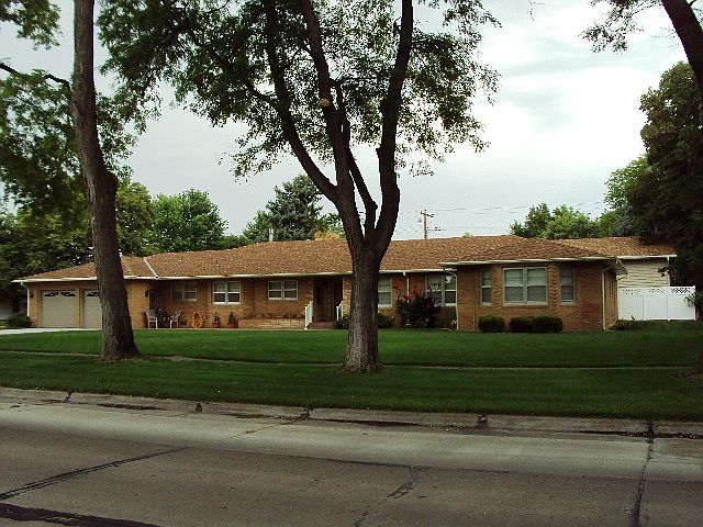 1st image of 1001 E B St