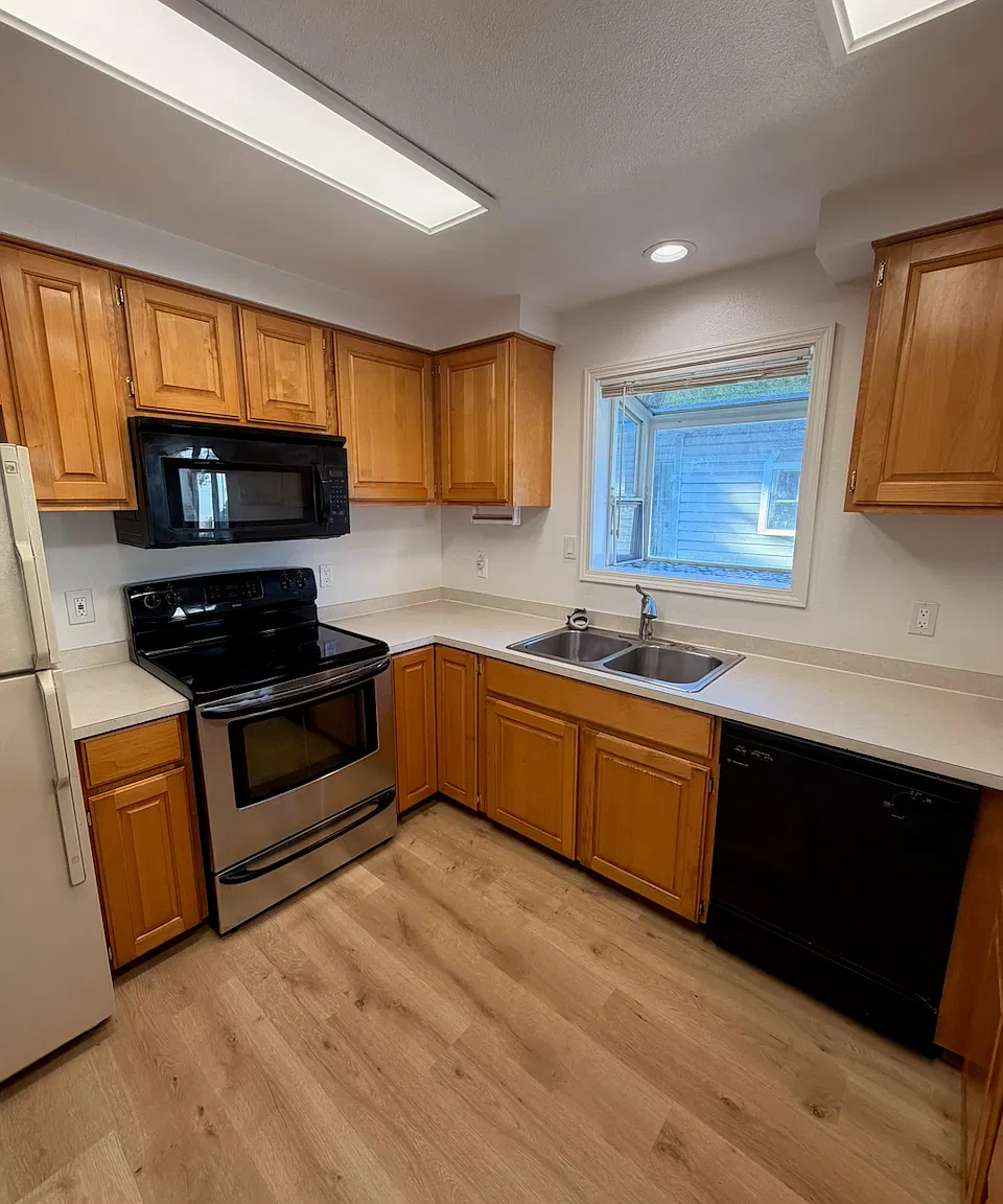 2 bed, 1250 sqft, $1,750 — Photo 3