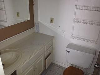 3rd image of 190 Ivanhoe Ave