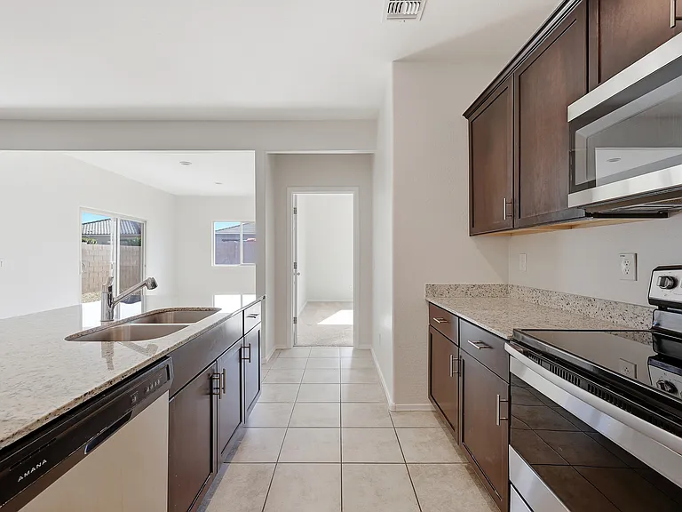 43721 W Acacia Ave — Photo 5