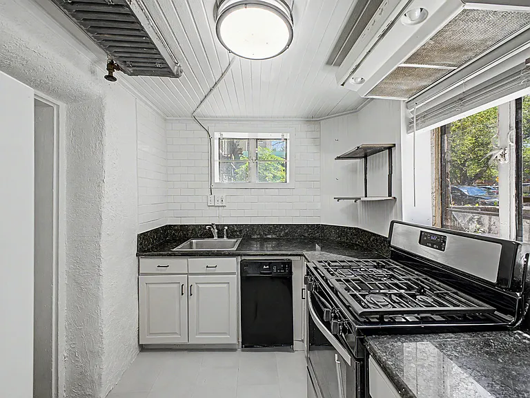 523 E 12th Ave #10 — Photo 11