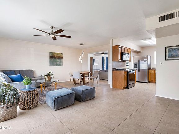 3rd image of 10824 W CROSBY Drive