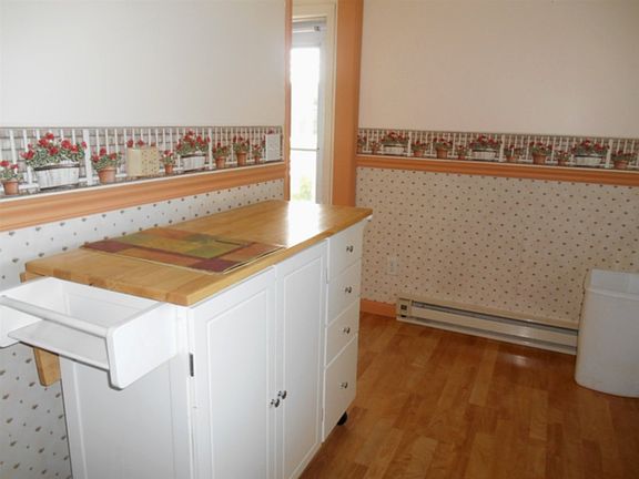 5th image of 119 Beach St