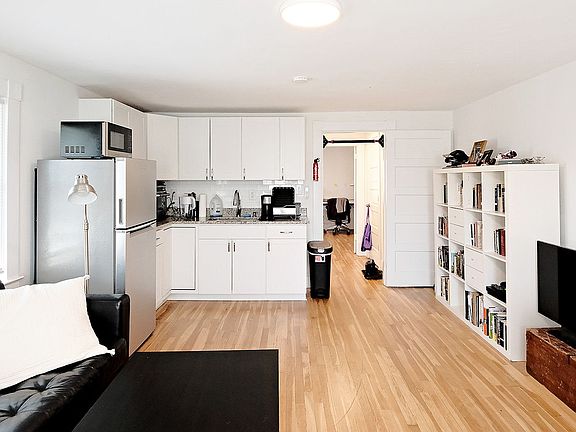 4th image of 2309 Fontaine Ave #3