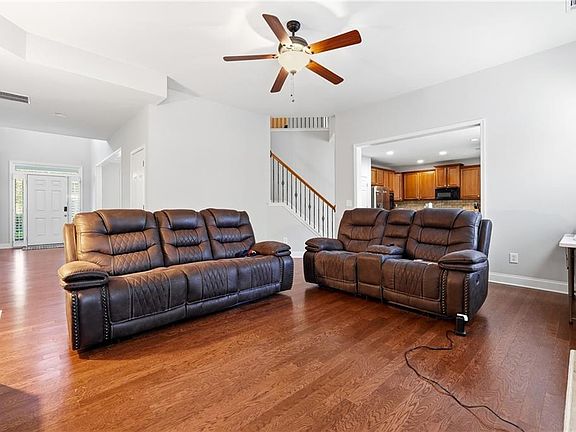 4th image of 100 Northbrooke Trce