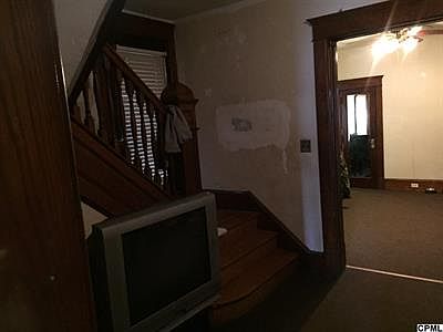 5th image of 1835 Market St