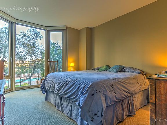 4th image of 88 King St Unit 409