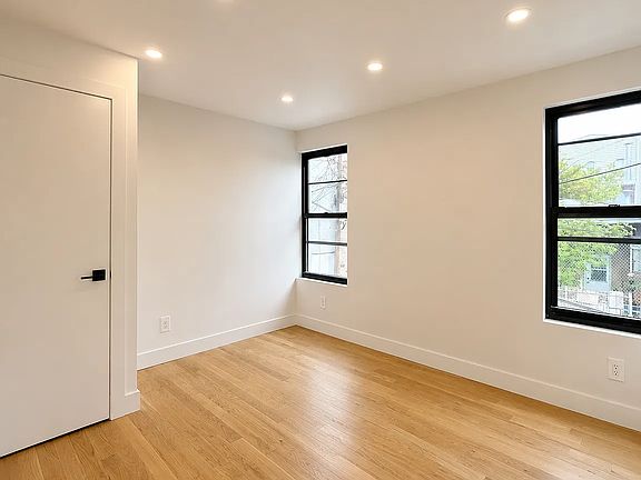 3rd image of 407 Graham Ave APT 2R