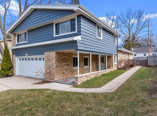 8128 N Mohawk Rd, Fox Pt, WI 53217