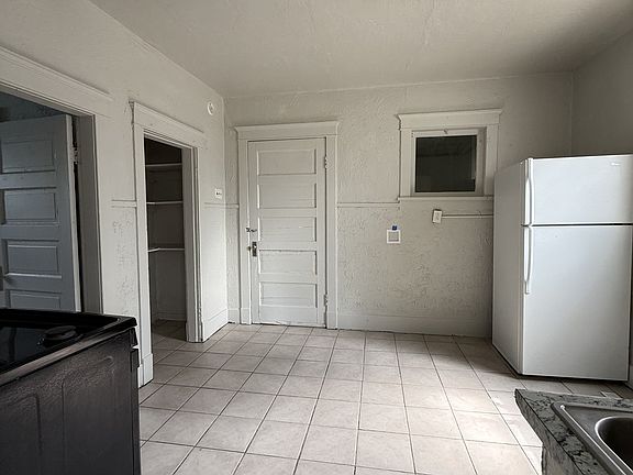 2nd image of 2928 Grant Ave