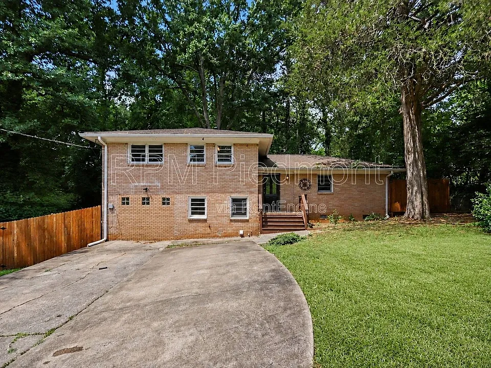 1903 Winthrop Dr SE