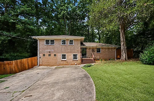 1903 Winthrop Dr SE Photo 1