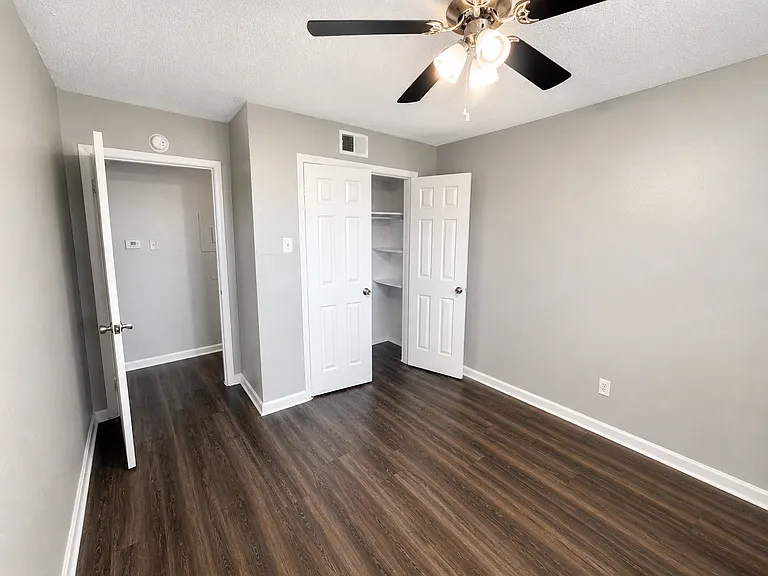Spanish Cove Apartments — Photo 10