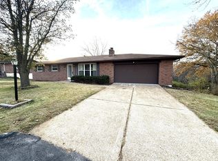 5011 Courtside Dr, Imperial, MO 63052