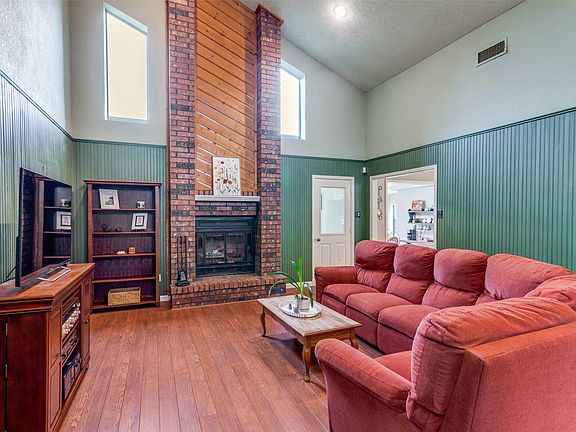 4th image of 9714 Windsor Cir