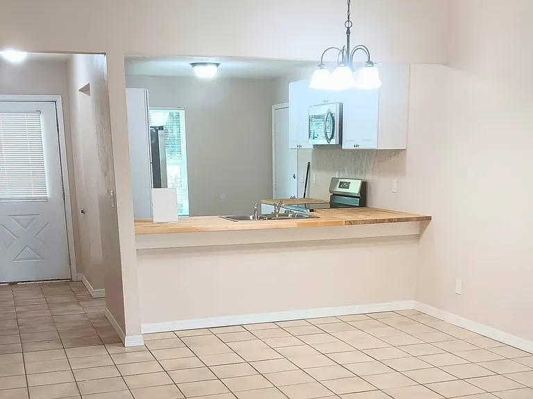 1032 W Samms Ave — Photo 9