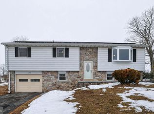 205 Jackson Rd, Gilbertsville, PA 19525