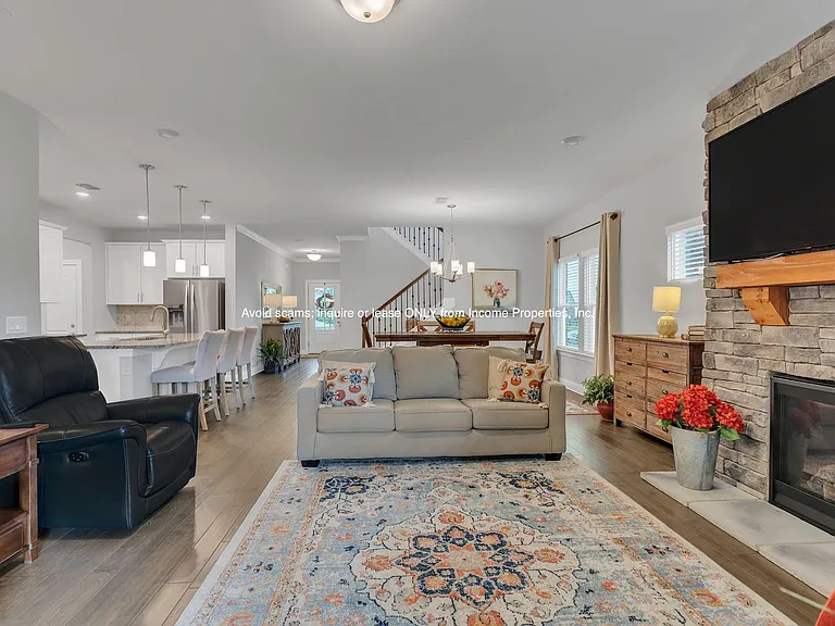 4937 Riverbank Dr — Photo 13