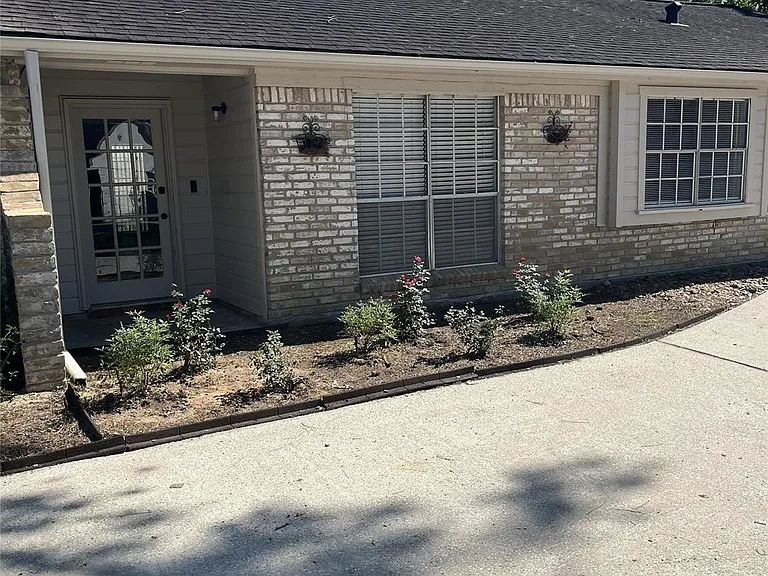 29031 Elmwood Dr — Photo 3