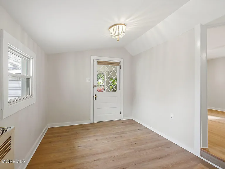 1208 Maplewood Rd — Photo 5