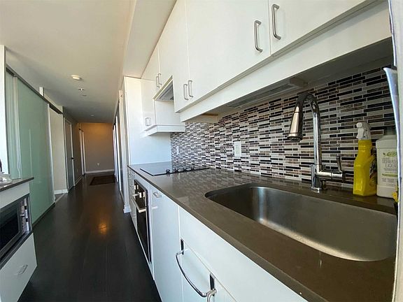 5th image of 426 University Ave #2501